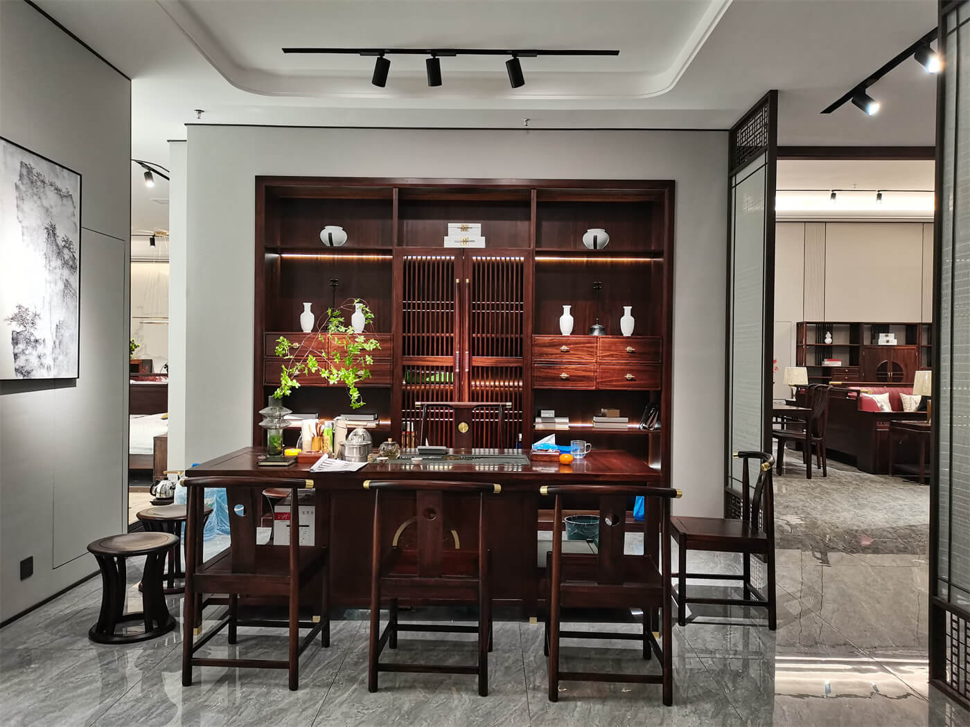 昌龍新中式烏金木家具展廳實(shí)拍 (14).jpg